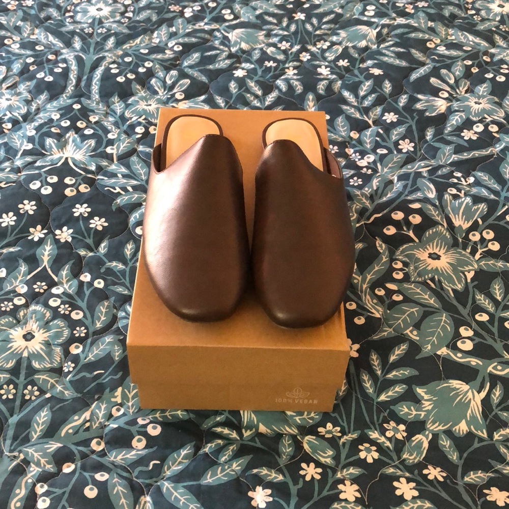 WMNS 100% Vegan mules